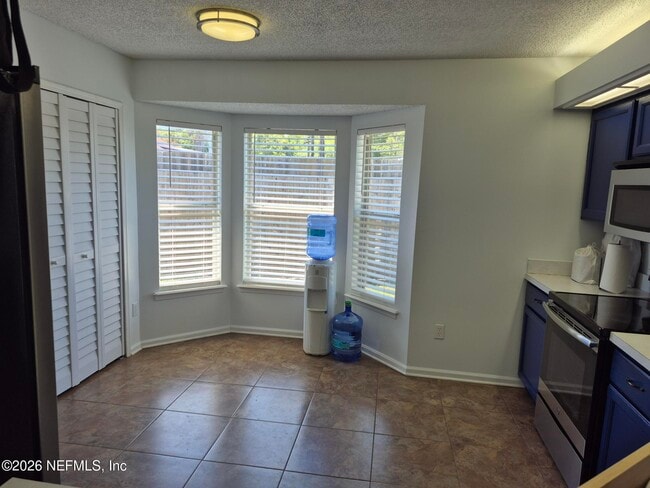 Building Photo - 8513 Rockridge Dr