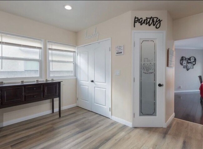 Building Photo - **LAKEWOOD HOME** THREE BEDROOM READY FOR JULY MOVE-IN