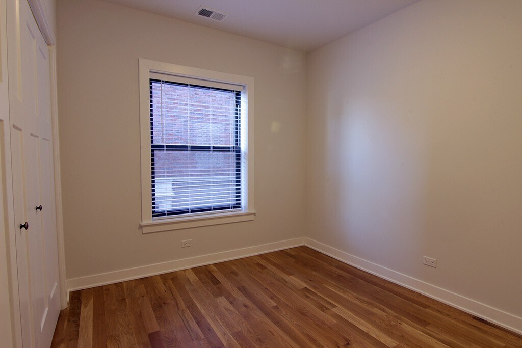 Building Photo - 2209 W Eastwood Ave