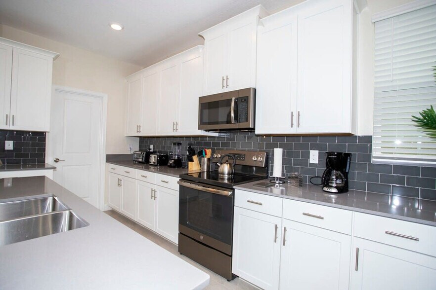 Building Photo - 2761 Bookmark Dr