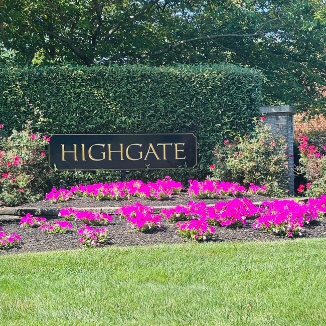 Building Photo - Located in the Highgates subdivision in Upper Macungie Township this 3 bedroom, 2.5 bath townhouse