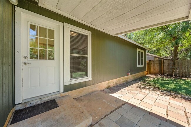 Building Photo - 9618 Sugar Hill Dr