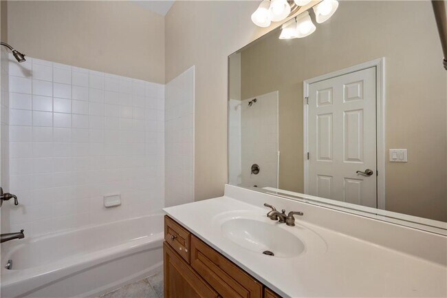 Building Photo - 1434 Wembley Ct NE