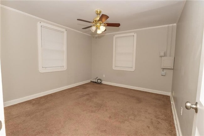 Building Photo - 558 Sunset Dr