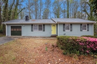 Building Photo - 3 bdrm, 2 bath in Stonecrest