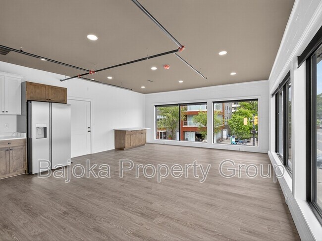 Building Photo - 415 W Nine Mile Rd