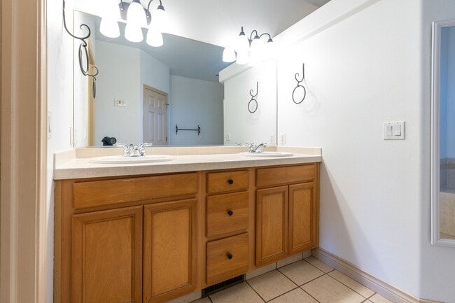 Building Photo - 2070 Pannier Ct