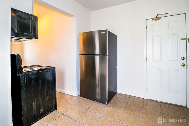 Building Photo - 364 Market St