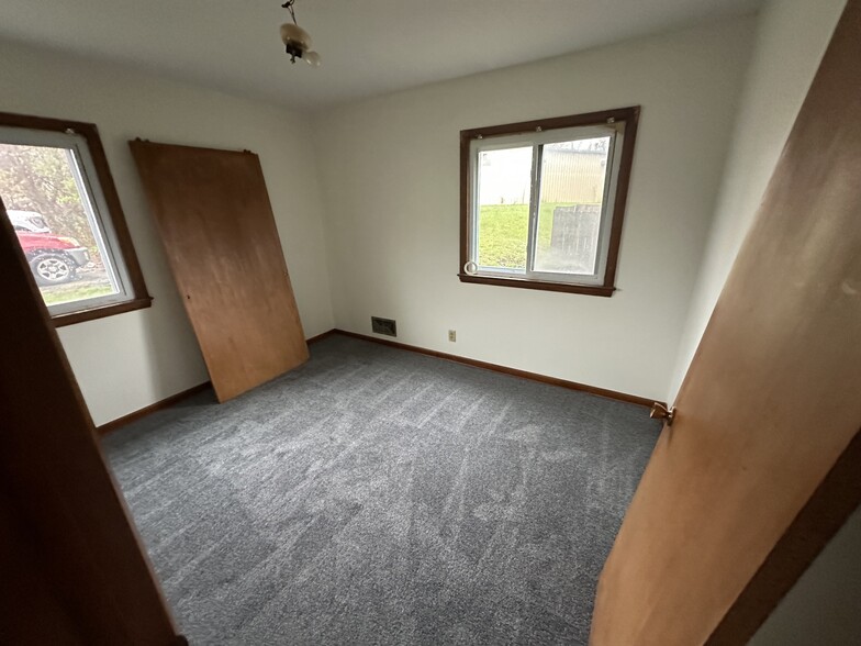 Building Photo - 5509 W Morgan Ave