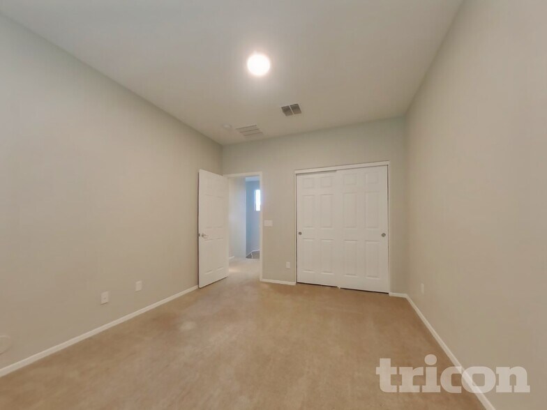 Building Photo - 14875 N 177th Ave