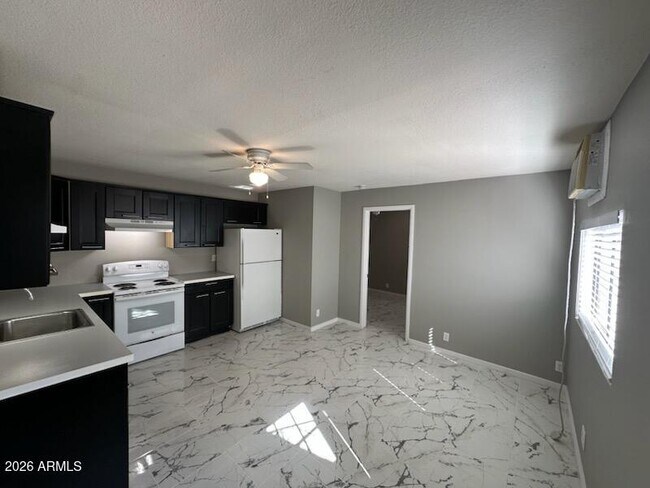 Building Photo - 2634 N 29th Pl