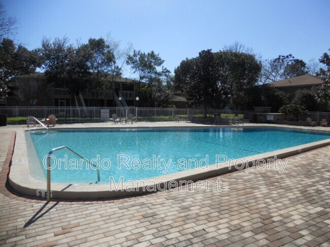 Building Photo - 492 Banyon Tree Cir