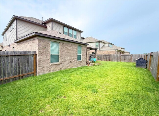 Building Photo - 244 Upland Dr