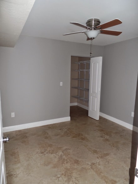 Building Photo - 2811 N Oakland Forest Dr