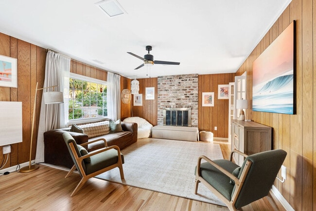 Building Photo - 1790 Wilshire Dr