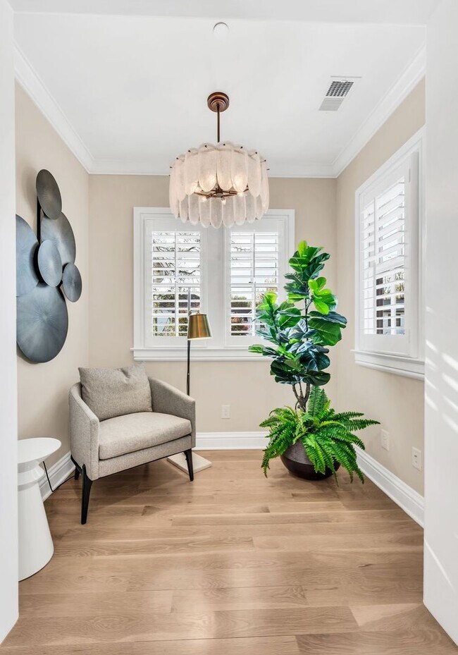 Building Photo - Franklin Gem Walking Distance to Downtown!