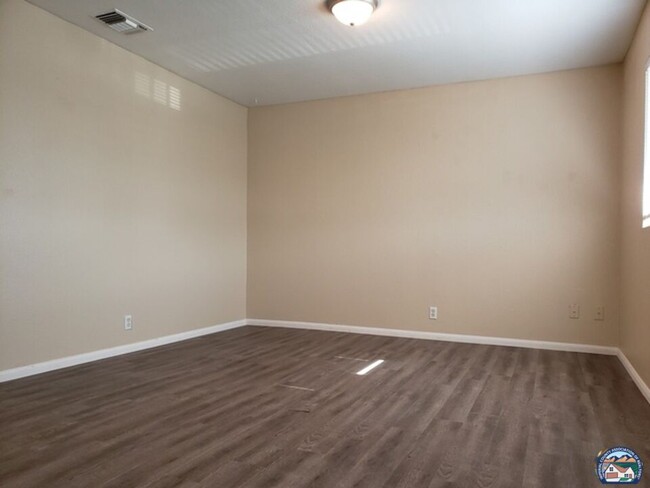 Building Photo - 590 El Centro Ave