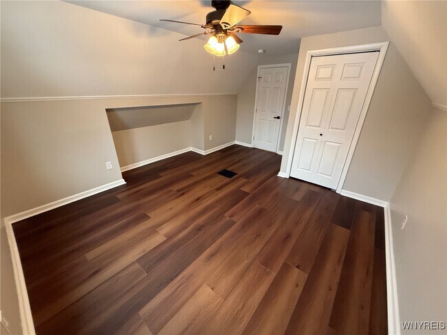 Building Photo - 307 Grandview Ave