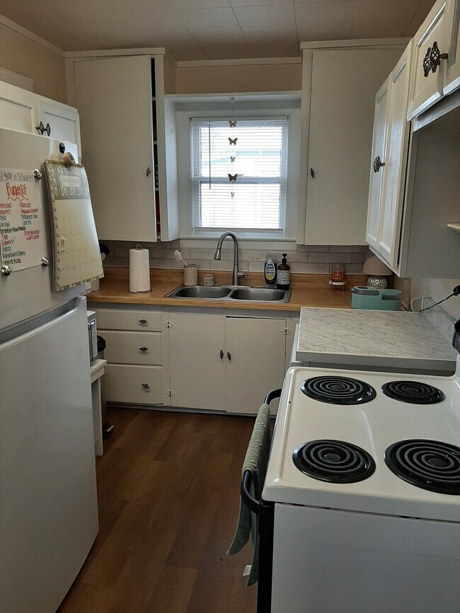 Building Photo - 508 S Stanley St