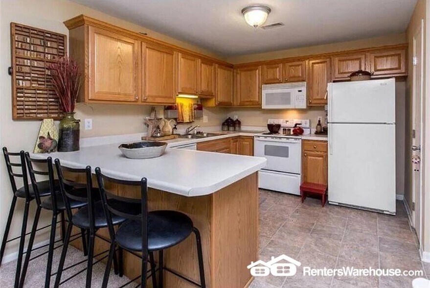 Building Photo - 10161 Sutton Dr