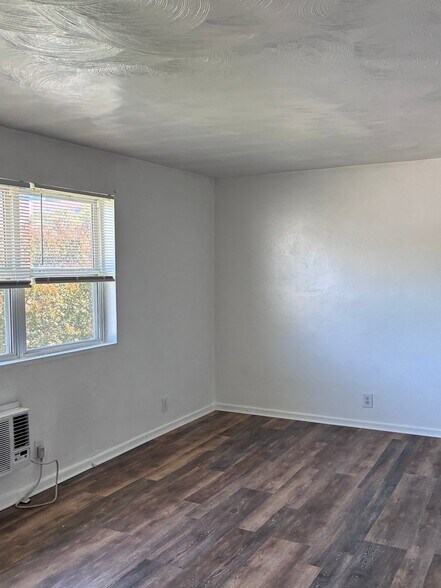 Building Photo - 801 Greenway Ct