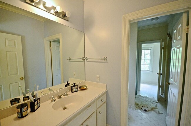 Building Photo - 4142 Villanova St
