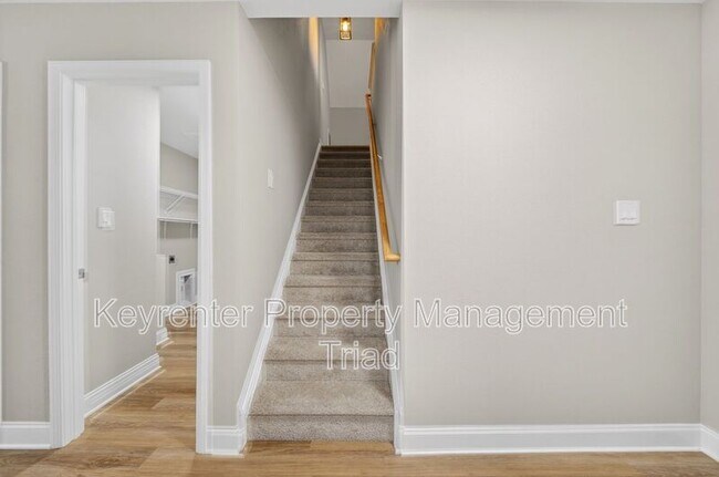 Building Photo - 1153 Hawick Dr