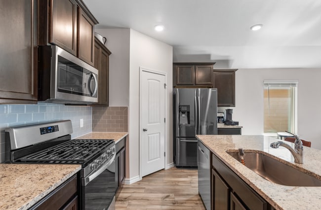 Building Photo - Rental Listing – London ISD