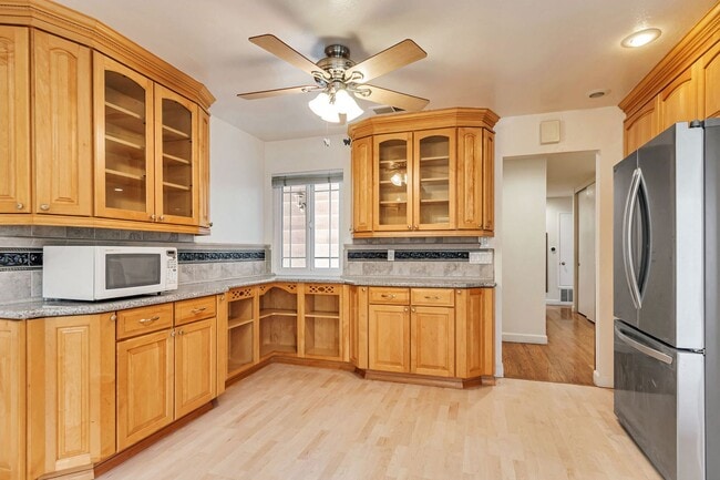 Building Photo - Spacious 4BR/2BA Home in Prime Irvington C...