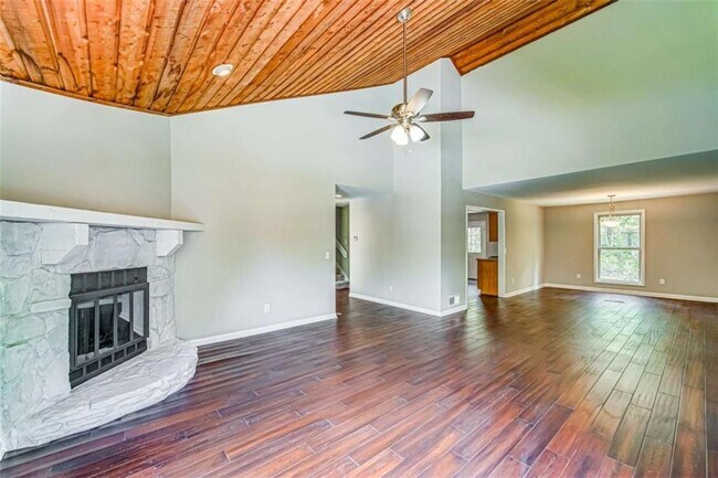 Building Photo - 2218 Woodfern Dr