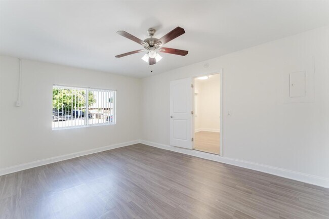 Building Photo - 302 NE 36th St