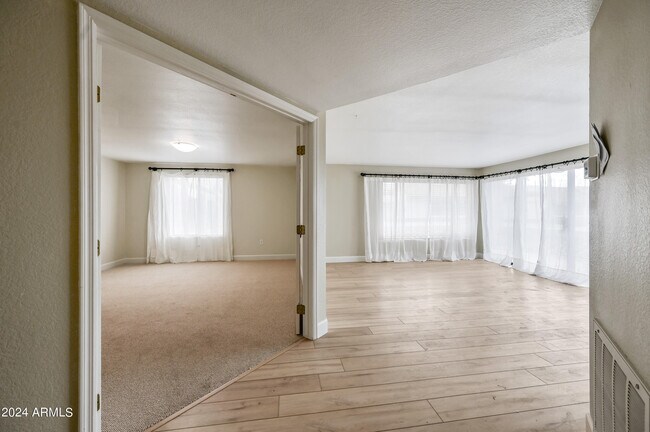 Building Photo - 17404 N 99th Ave