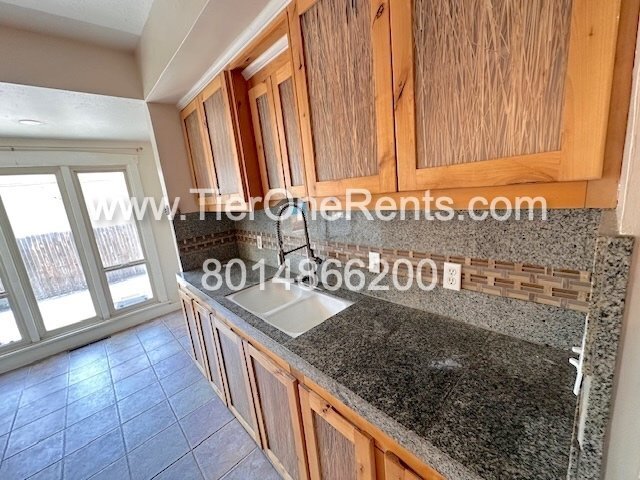 Building Photo - This property offers a NO DEPOSIT option available for qualified renters!