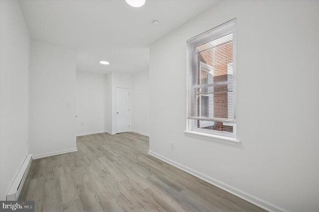 Building Photo - 705 S 60th St