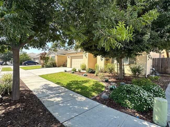 Building Photo - 4306 W Lark Ave