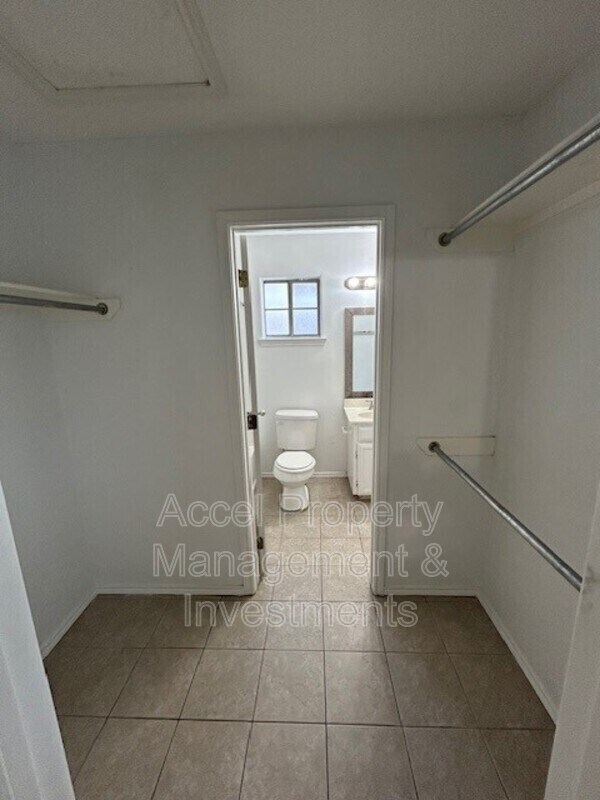 Building Photo - 1004 Fort Hood Ave