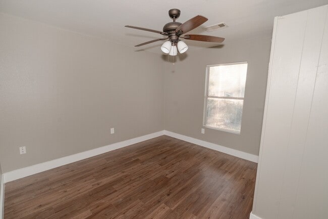 Building Photo - 4826 Bristol St