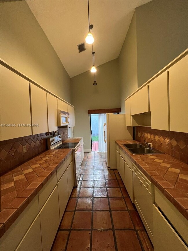 Building Photo - 7512 SW 95th Pl