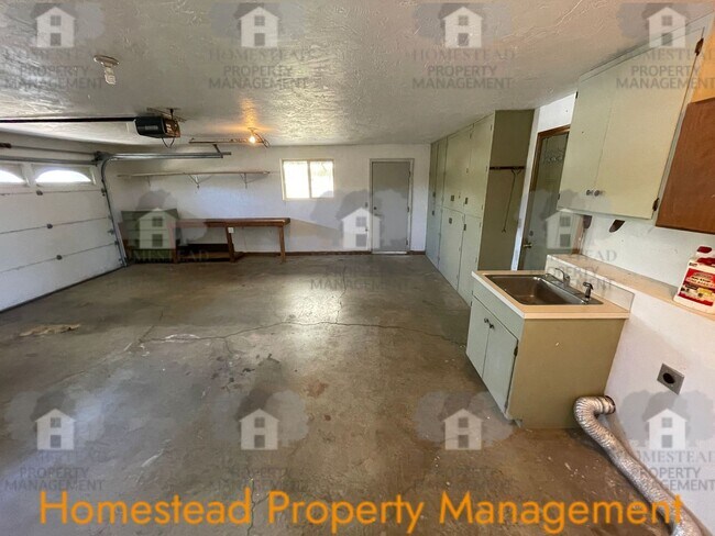 Building Photo - 130 Cottonwood Ct