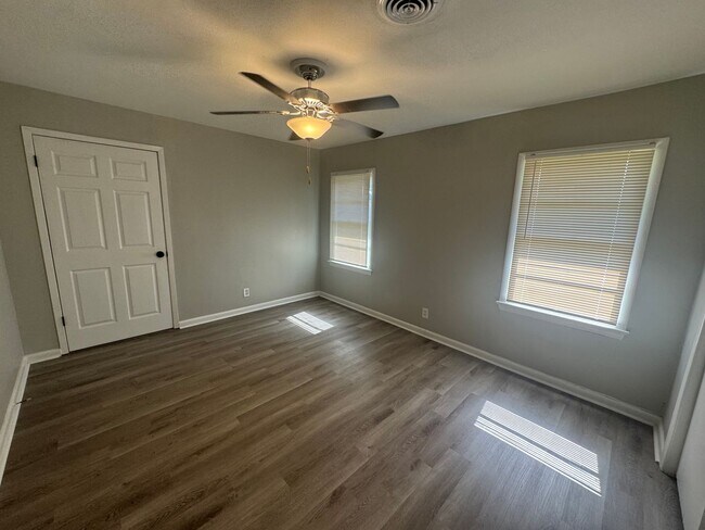 Building Photo - 2613 Plantation Dr