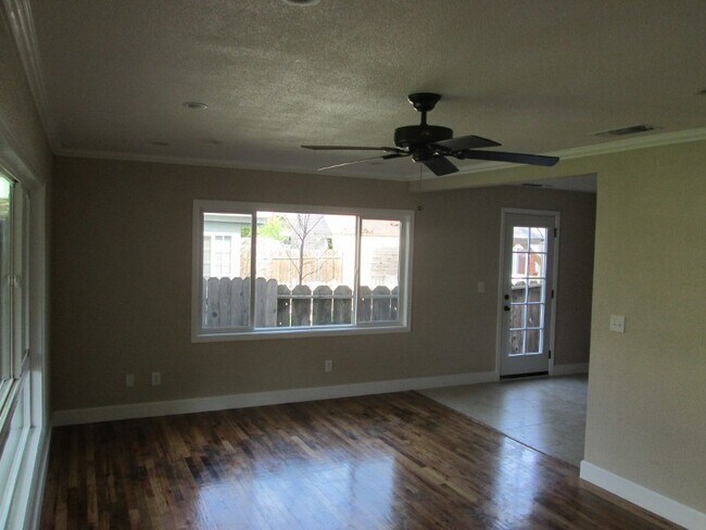 Building Photo - 1718 Magnolia Ave