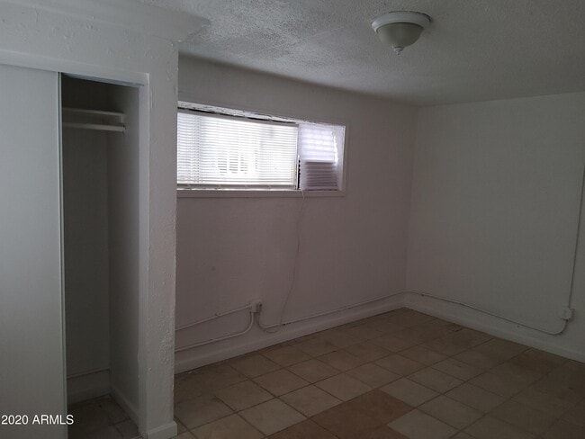 Building Photo - 909 S 35th Ave