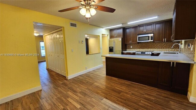 Building Photo - 6516 SW 41st Ct