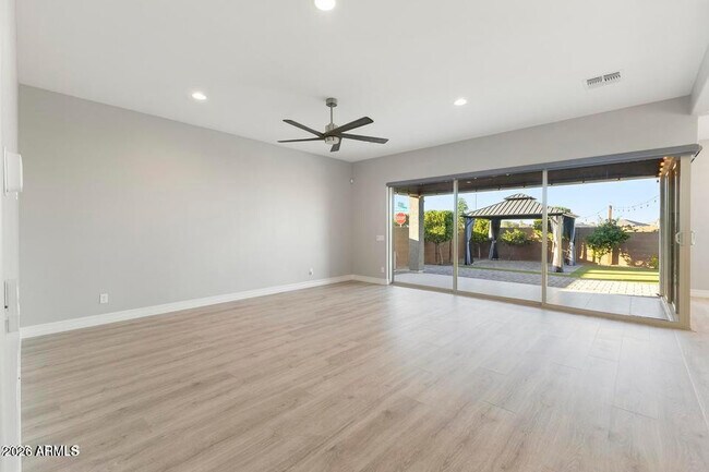 Building Photo - 11086 W Hadley St