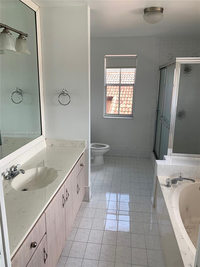 Building Photo - 985 NW 132nd Ct