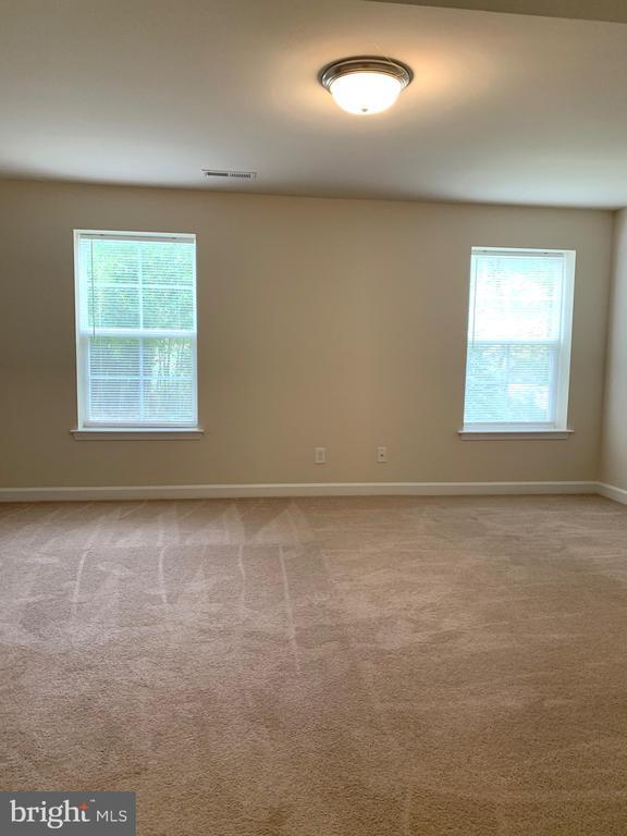 Building Photo - 6907 Lunette Ln