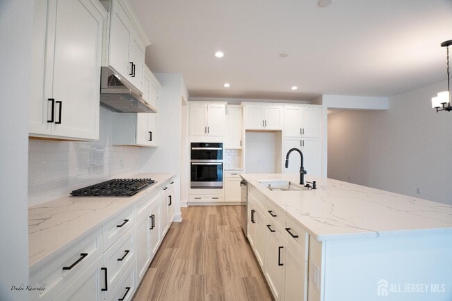 Building Photo - 85 Mustang Dr