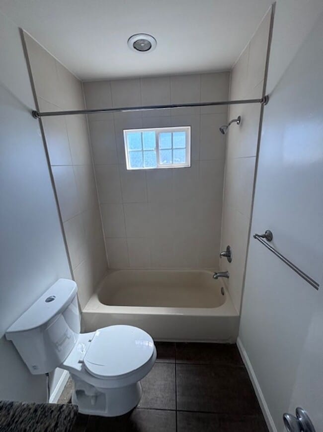 Building Photo - Welcome to 1828 Montrose St, located in the vibrant city of Los Angeles