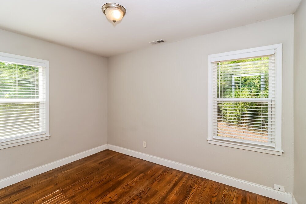 Building Photo - 5401 Snow White Ln