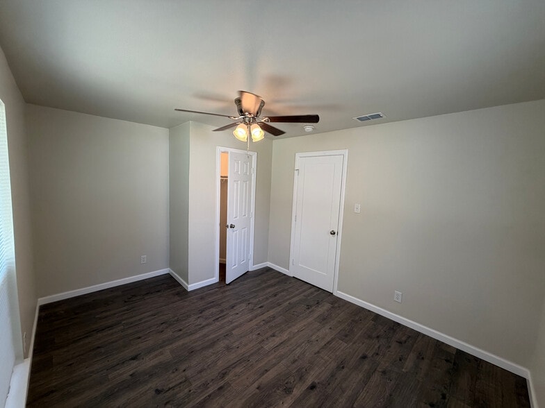Building Photo - Room in Single Family Home on Houston St